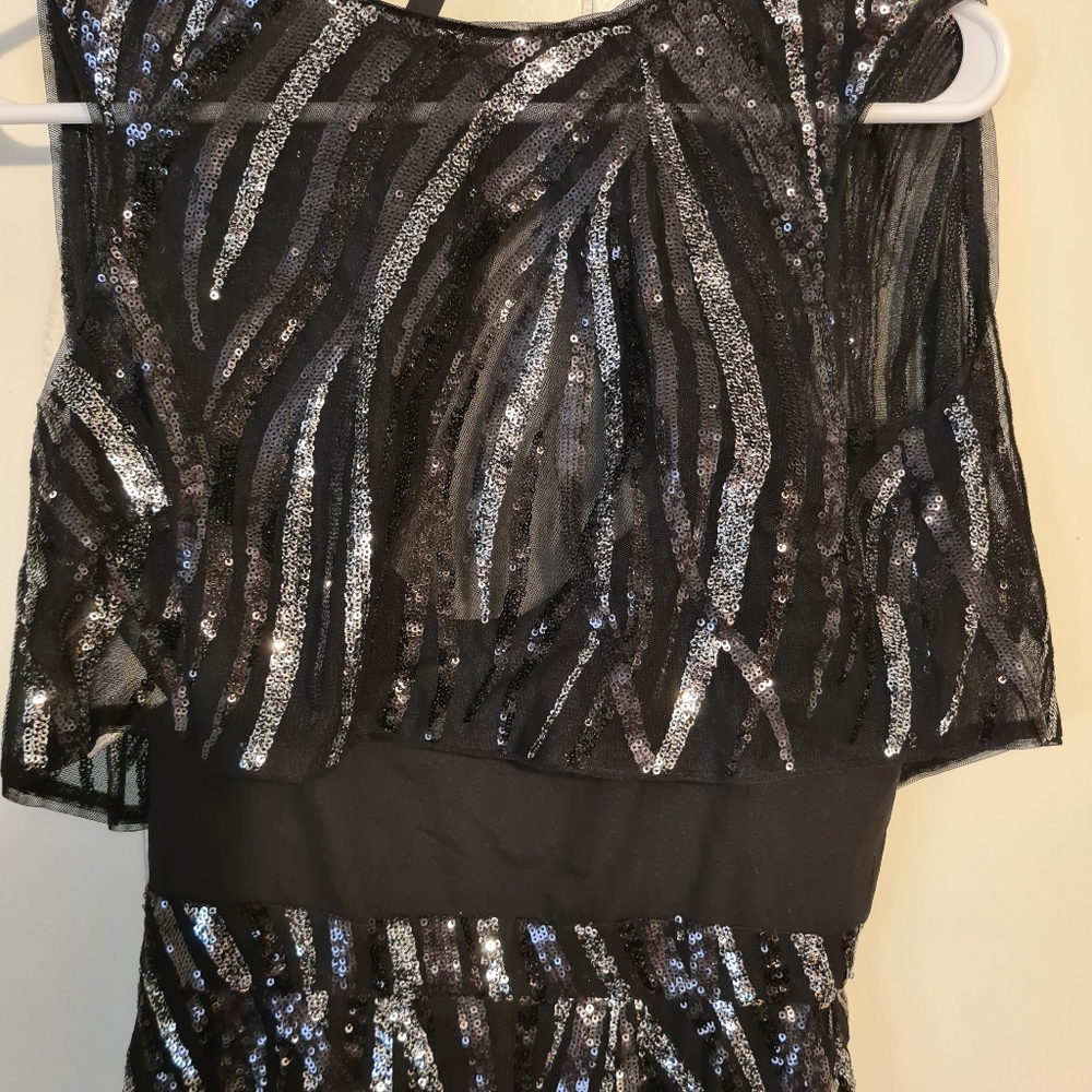 Dress - Picture 2 of 10